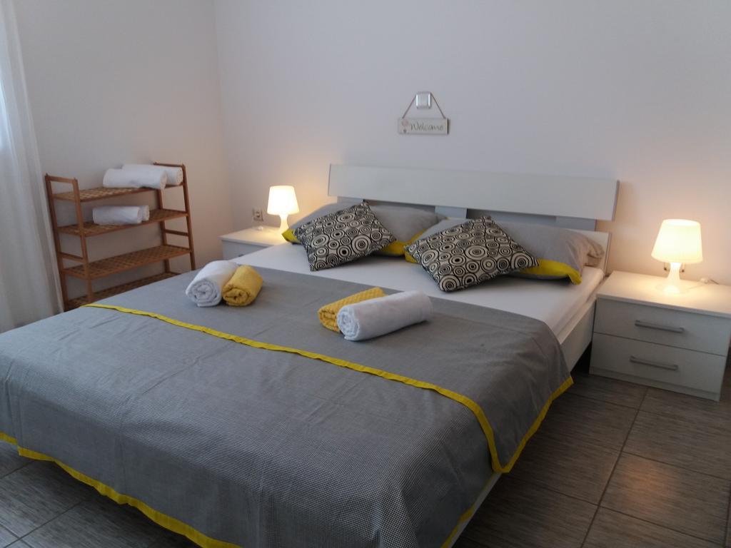 Apartments Next To Sea Maris Novalja Exterior foto